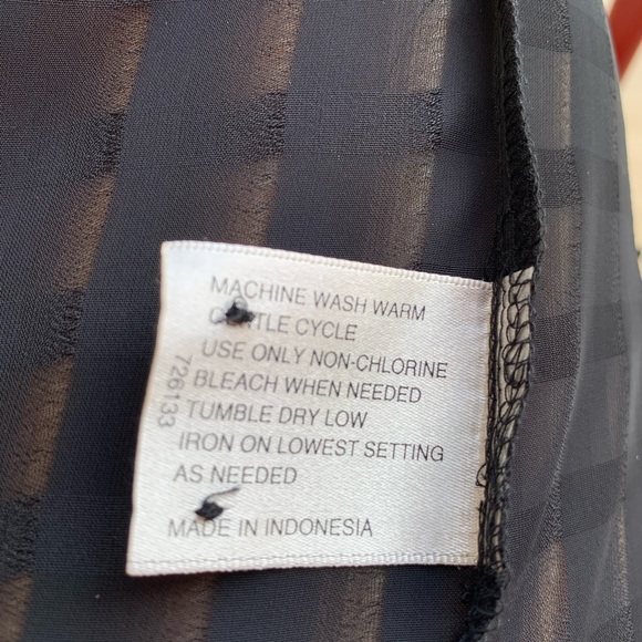 Black sheer checked pattern, long sleeve blouse - Picture 8 of 9